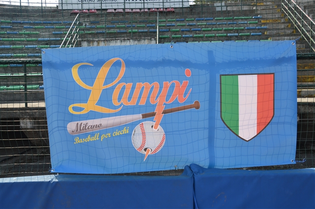 lo striscione dei Lampi